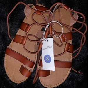 Universal Thread Strappy Sandals! NWT!!🤎☀️